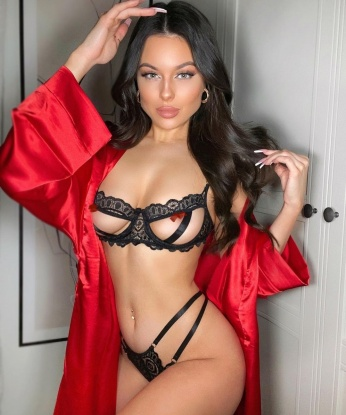 Александра, 22